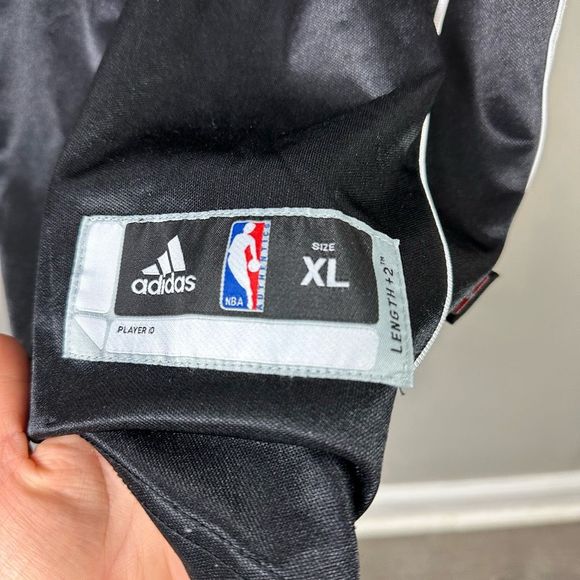 Miami Heat Dwayne Wade black white basketball adidas jersey men’s XL - Picture 2 of 9